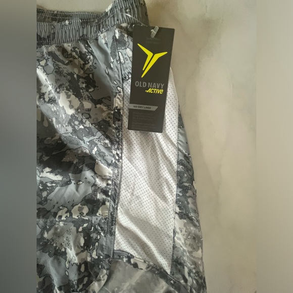 NWT Old Navy Active Women’s Running Shorts in Gray Splatter Print, Large - Picture 2 of 4